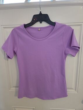 Ptula Fitted Lilac Short Sleeve Scoop Neck Top